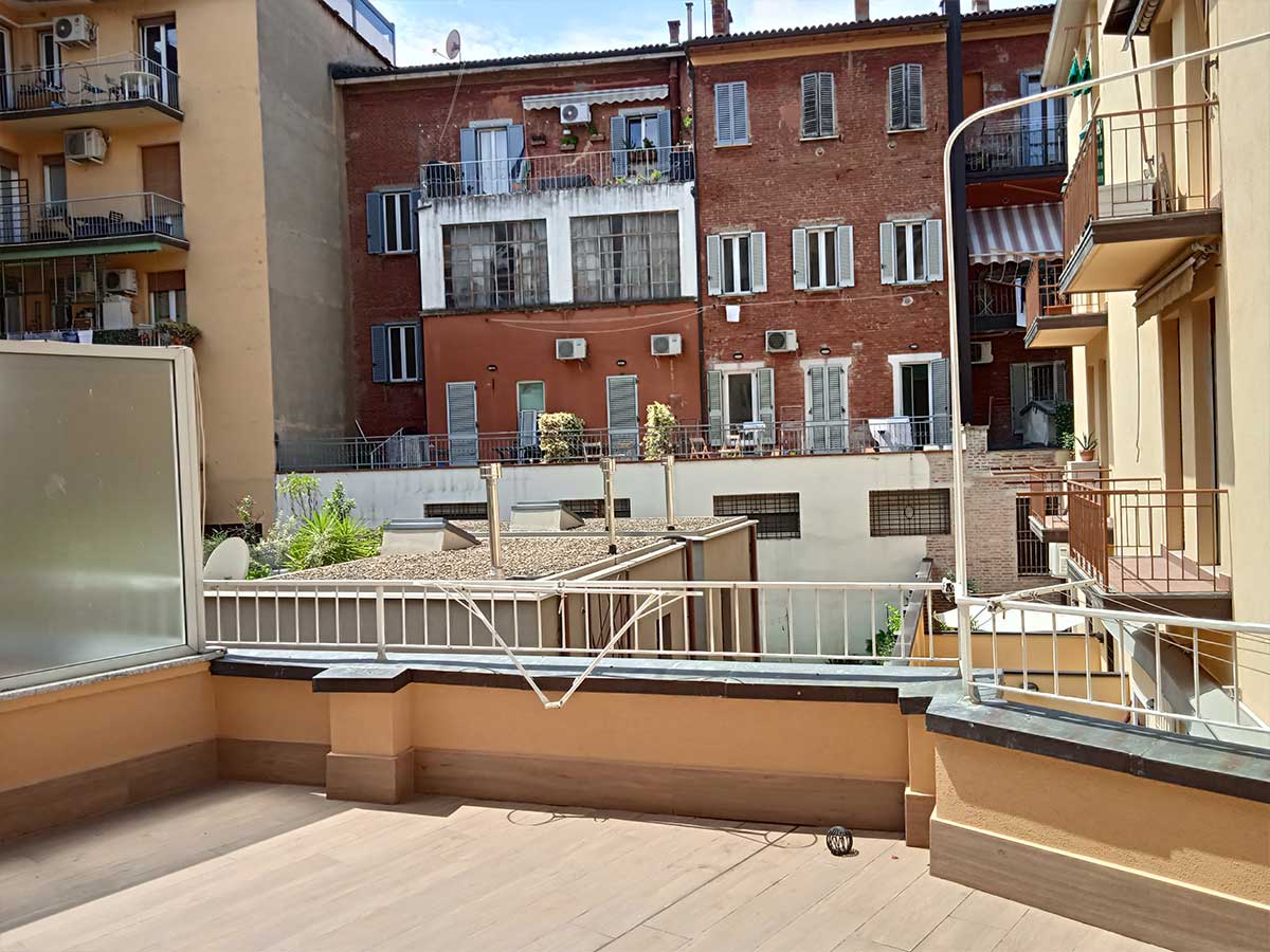 Terrazzo in centro storico a Bologna - Progettazione di esterni - Senape Vivaio Urbano